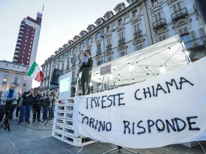 Trieste, i no green pass annullano il corteo: "Rischio violenze, rimanete a casa"