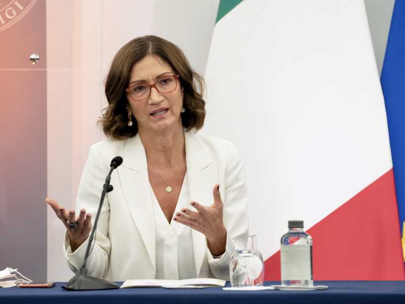 Berlusconi prova a riunire la coalizione, ma intanto Forza Italia brucia. Gelmini attacca