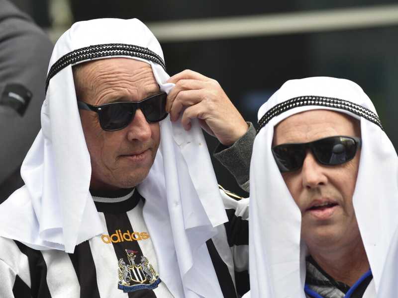 L'avvitamento pol. cor. del Newcastle sui tifosi arabi
