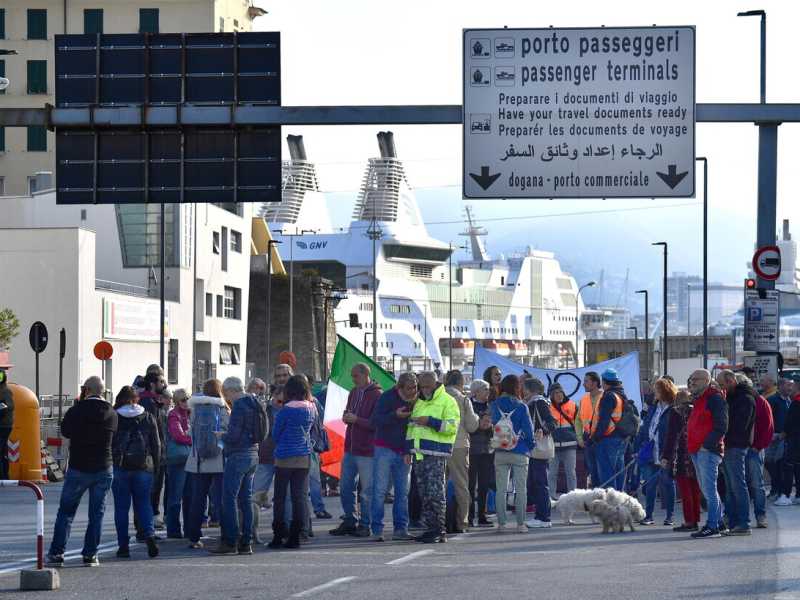Sgomberato il presidio No green pass al porto di Genova