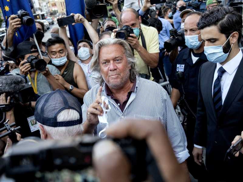 Bannon kamikaze. L'ideologo trumpiano rischia il carcere per difendere l'insurrezione del 6 gennaio
