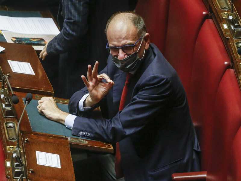 Togliete Twitter a Enrico Letta