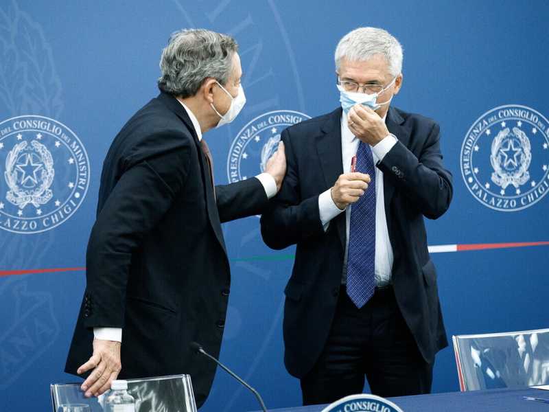 Il premier Mario Draghi e il ministro dell'Economia Daniele Franco (Ansa)<br />&nbsp;