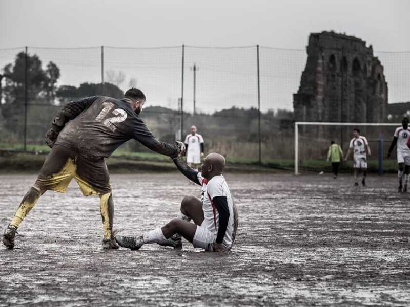Una partita al campo del Quadraro (foto: Polisportiva Atletico diritti)