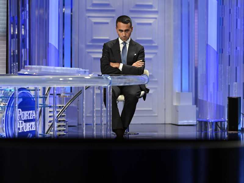 Quirinale, le mosse di Di Maio: va da Bettini e poi avvisa il Cav.: "Salvini ti frega"