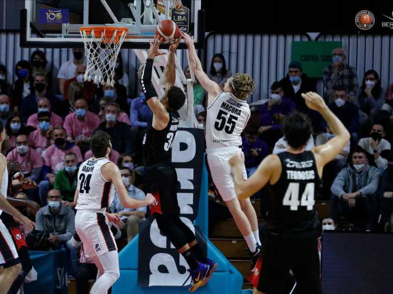 Foto dalla pagina Facebook del Derthona Basket