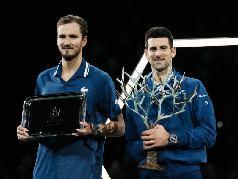 Medvedev e Djokovic alla finale del torneo Paris Masters (LaPresse)&nbsp;<br />