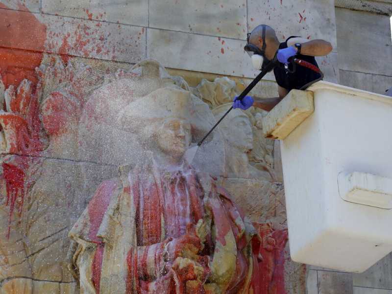 Statue vandalizzate a Washington (Ansa)<br />&nbsp;