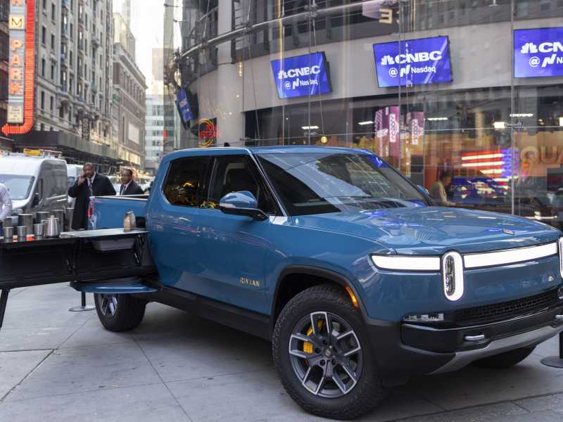 Rivian R1T all-electric truck presentato a Times Square. Foto LaPresse&nbsp;<br />