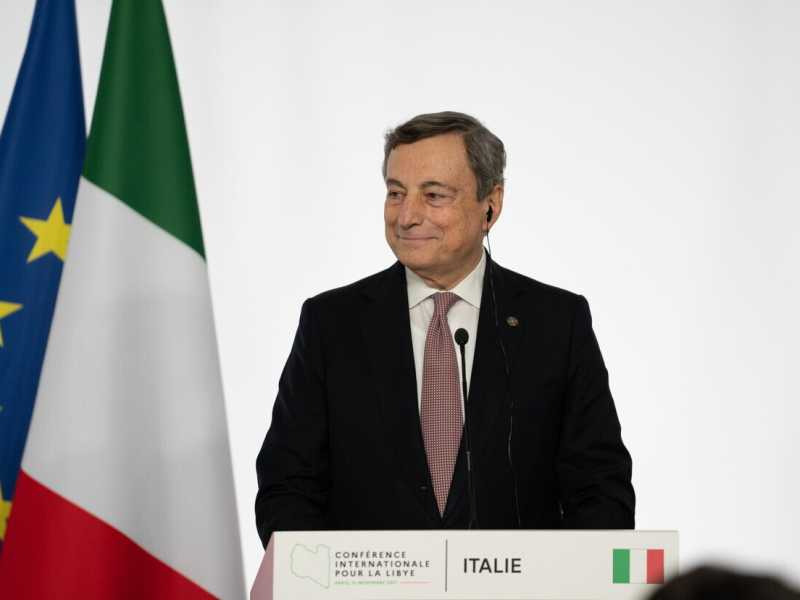 Uno spritz col Campari alla salute di Draghi
