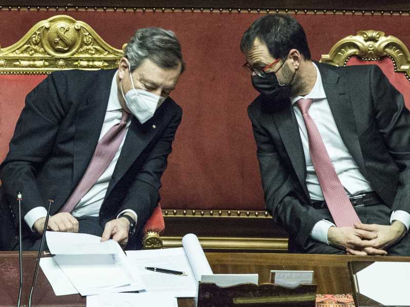 Trattori e aste sulle rinnovabili. Due grane "green" per Patuanelli e Cingolani sul Pnrr