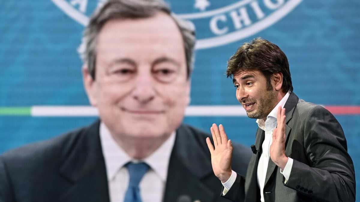 Immagine di La pernacchia di Dibba al M5s sulla Rai. Poi però cancella il post