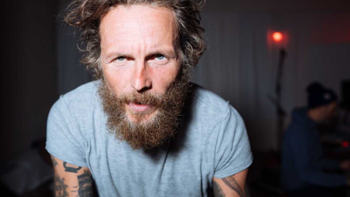 Immagine di Jovanotti presenta il suo nuovo Beach Party: "Sarà una città viaggiante, una grande festa un po' selvaggia"
