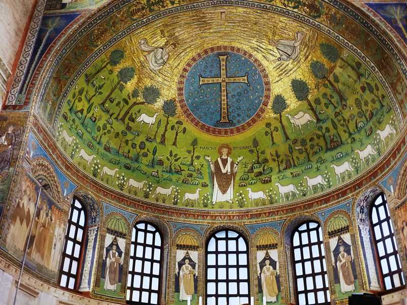 La basilica di Sant'Apollinare in classe, a Ravenna (Wikipedia)