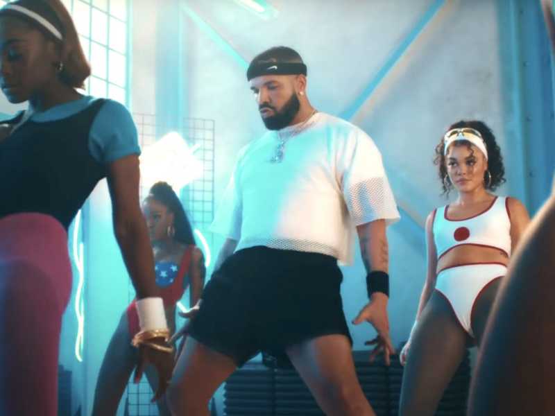 Uno screen dal video di Drake "Way 2 Sexy"&nbsp;