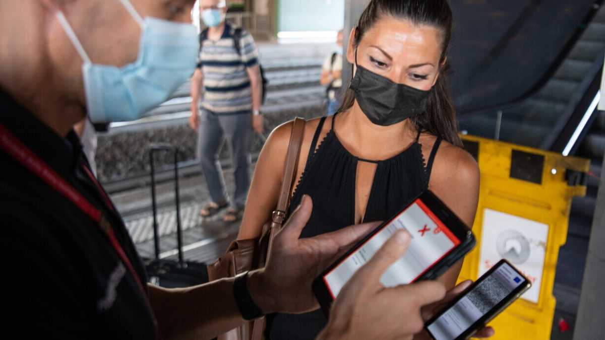 Immagine di Il super green pass è realtà. Ma adesso chi farà i controlli?