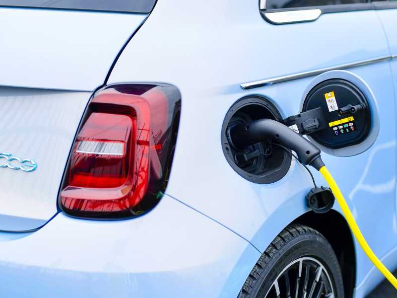 Perché il crollo di diesel e benzina è una brutta notizia per l'auto elettrica