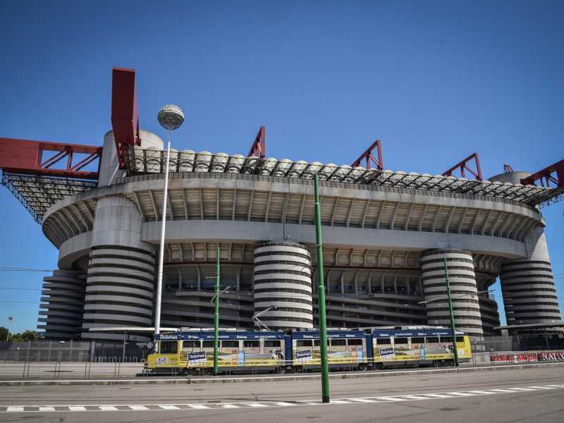 Politica e autogol: la febbre da comitato contagia il dibattito su San Siro
