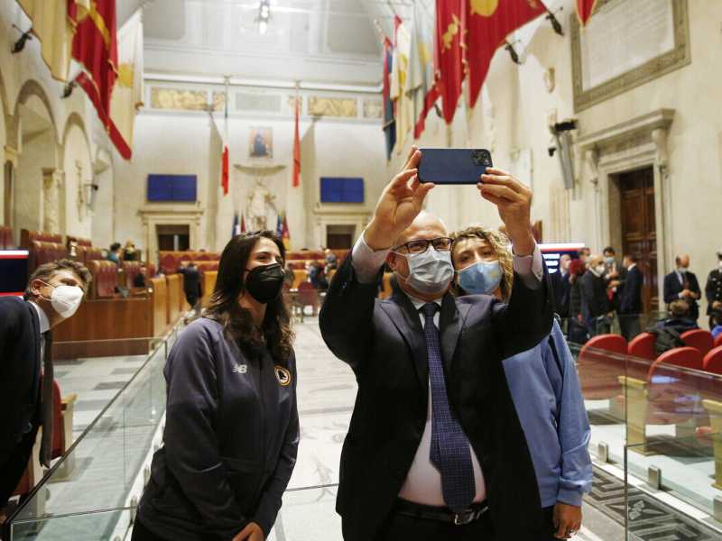 Di Calenda rimane poco, ma il Pd non se la passa meglio. Manca pure il segretario
