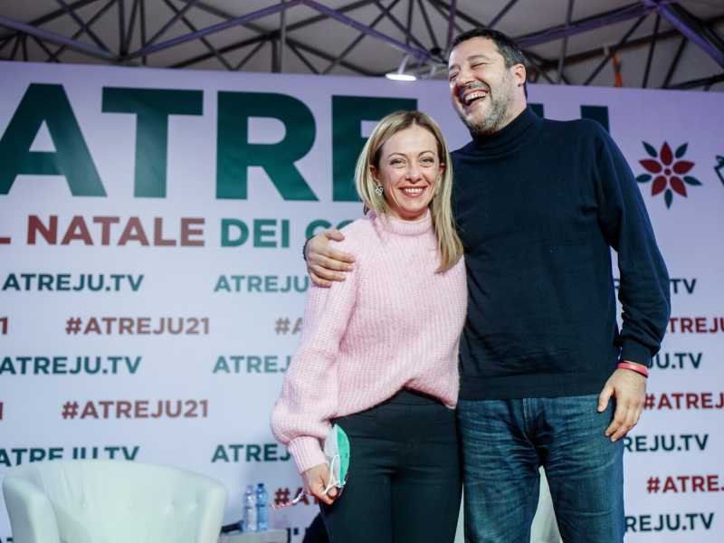 La politica intorno al tavolo. L'ultimo invito, quello di Salvini