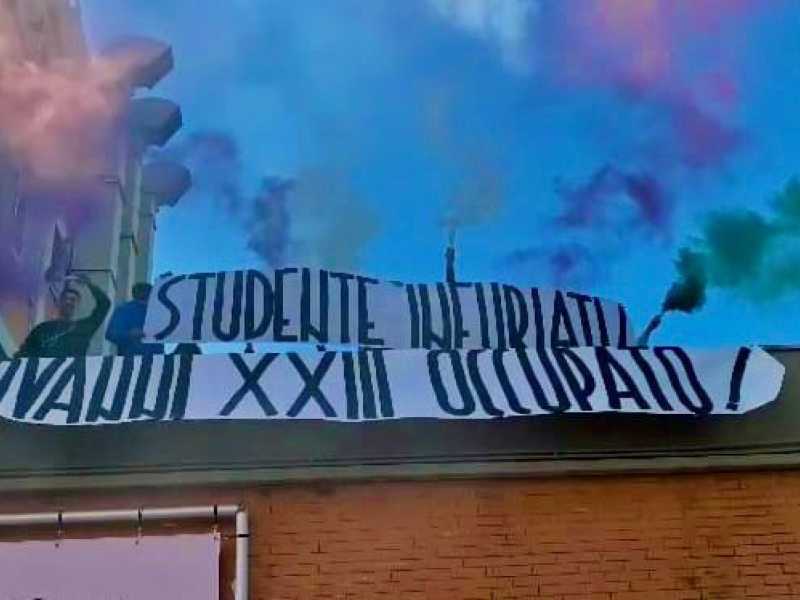 Il Giovanni XXIII, uno degli istituti occupati questa settimana a Roma (foto Ansa)