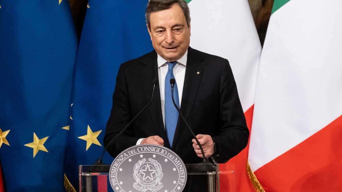 Immagine di Tra Draghi e il Quirinale spunta Pera. Il Pd teme le ultime misure anti Covid