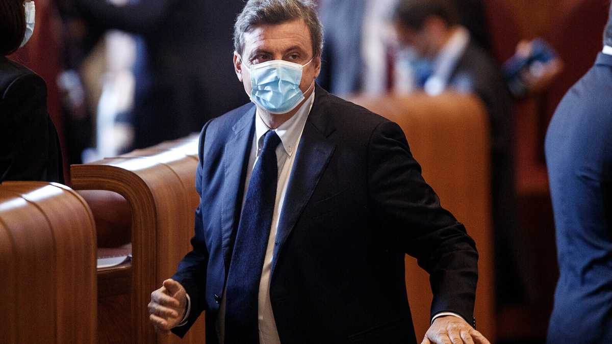 Immagine di Calenda lascia l’Assemblea capitolina. "Non voleva fare come Michetti"