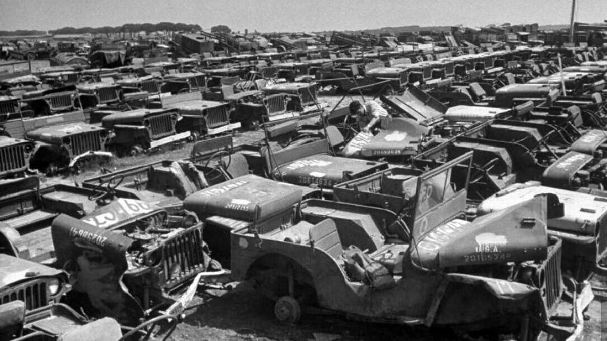Immagine di Alla guida della rinascita. Breve storia d’Italia dallo specchietto delle sue auto