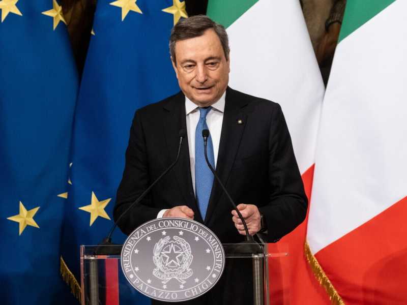 Tra Draghi e il Quirinale spunta Pera. Il Pd teme le ultime misure anti Covid