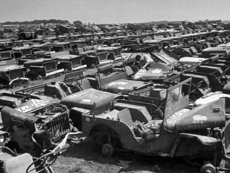 Alla guida della rinascita. Breve storia d’Italia dallo specchietto delle sue auto