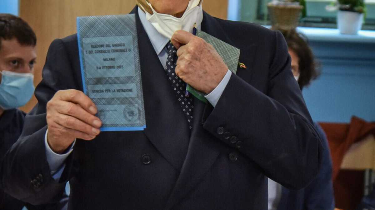 Immagine di Il Cav. è sempre un passo avanti. Draghi fa il nonno? Lui è già bisnonno