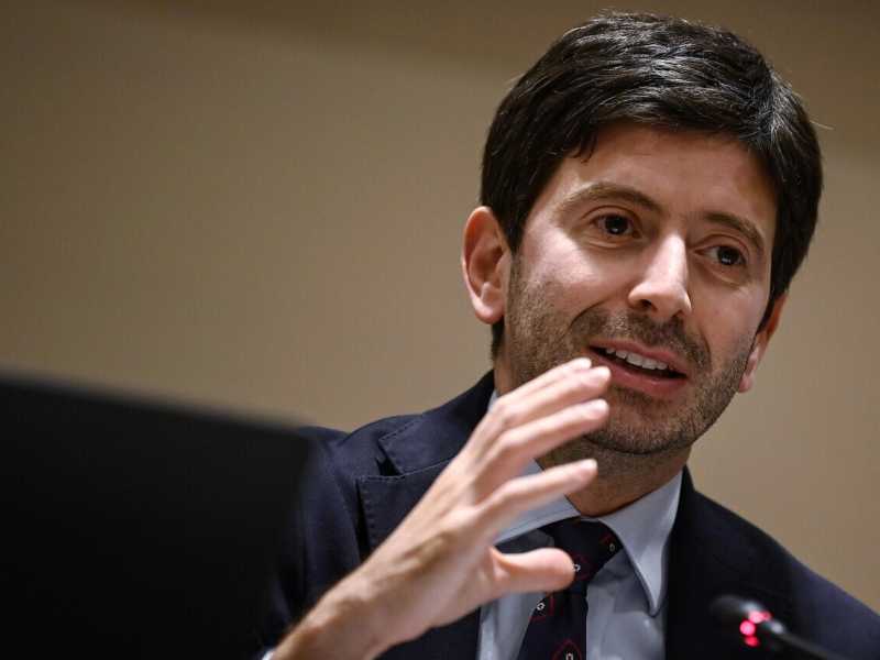 Ecco il decreto della stretta. Ma slitta l'obbligo per la pubblica amministrazione