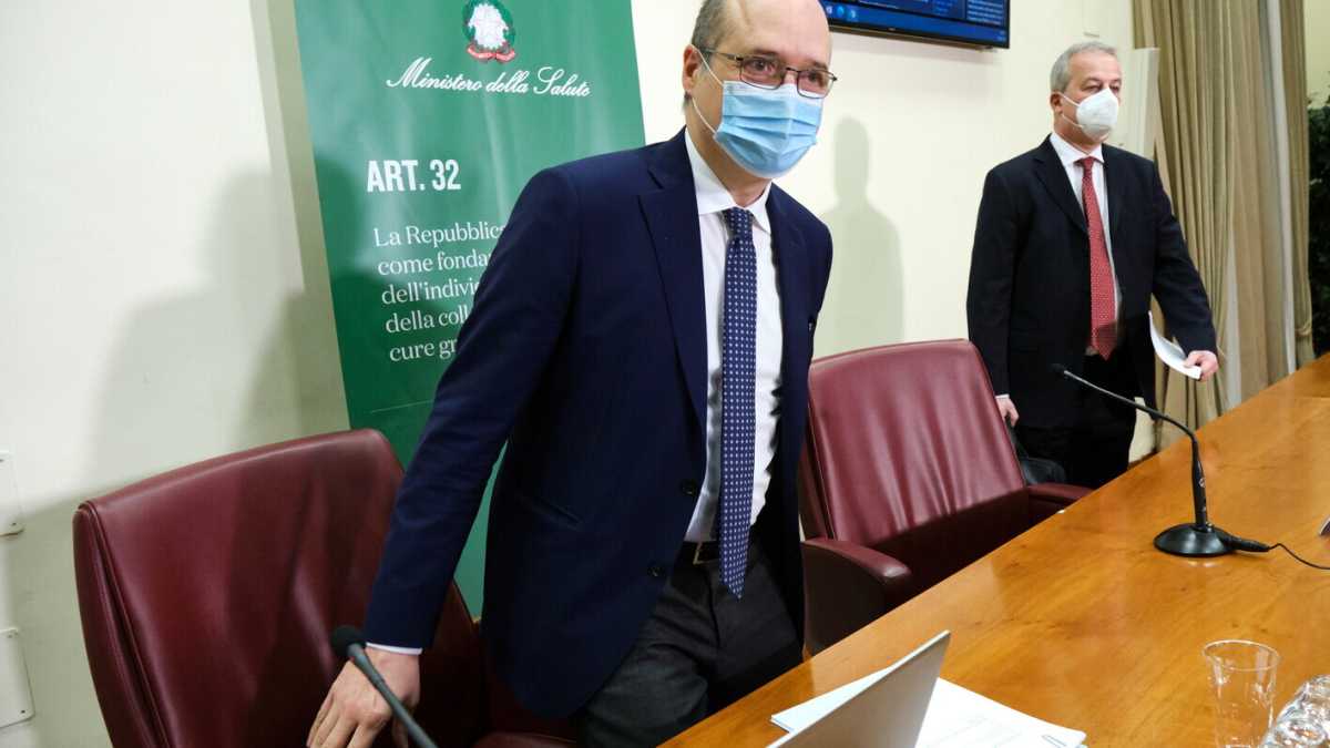 Immagine di Magrini (Aifa): "Si valutino tutte le misure di contenimento. Obbligo? Meglio un'adesione consapevole"