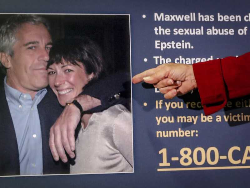 Dentro alla perversione di Maxwell e il suo traffico di corpi giovani per Epstein