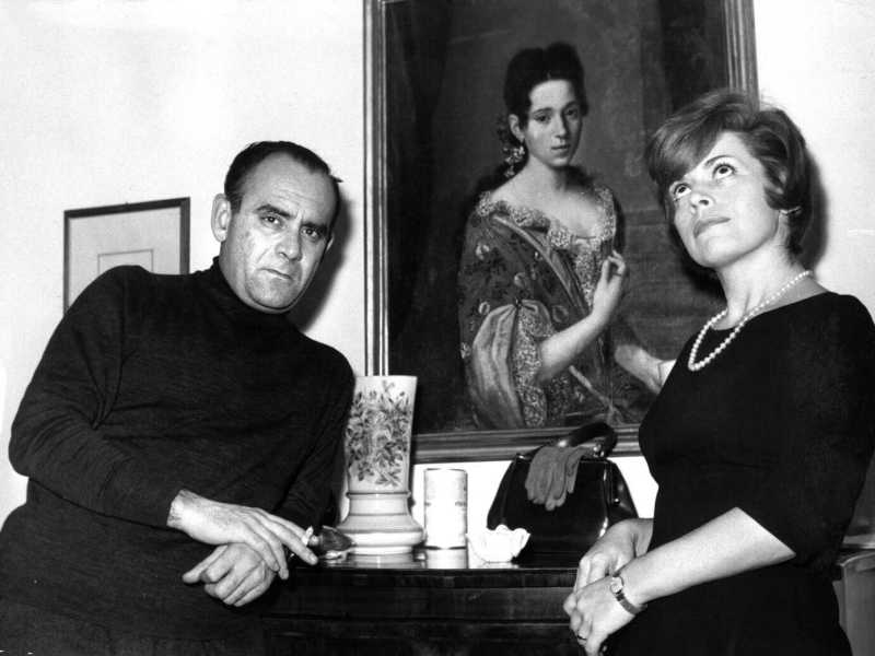 Vittorio Caprioli con la prima moglie, Franca Valeri (foto LaPresse)<br />