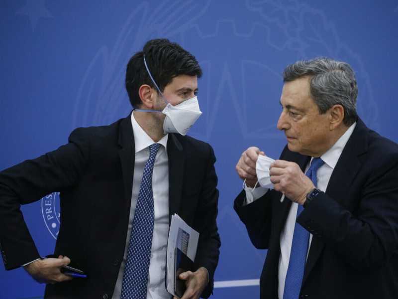 Roberto Speranza e Mario Draghi (Ansa)