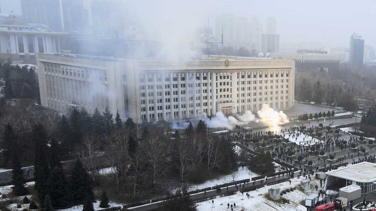 Immagine di Il Kazakistan brucia