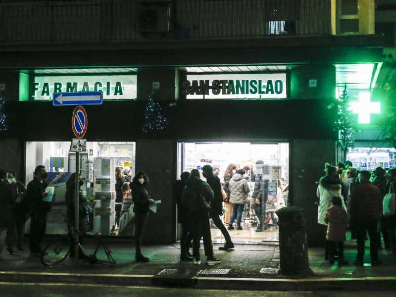 Farmacie, cliniche e non solo. Chi sono i ricchi figli della pandemia