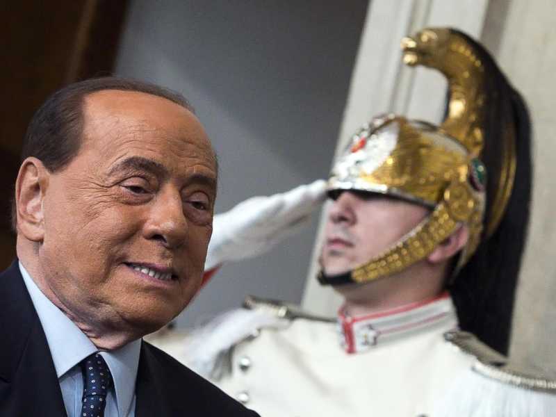Berlusconi capo dello stato, in tour per matrimoni con la Flaminia