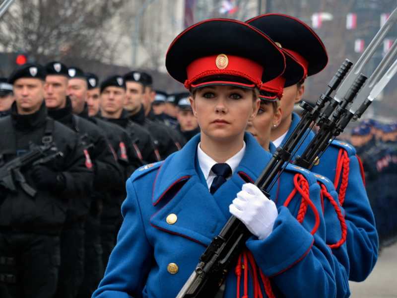 I membri delle forze di polizia della Repubblica Srpska marciano durante una parata in occasione del 30&deg; anniversario della Repubblica Srpska a Banja Luka, domenica 9 gennaio 2022 (Foto AP/Radivoje Pavicic)Foto LaPresse&nbsp;<br />
