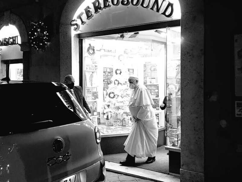 Vuoi sapere quali dischi ha comprato il Papa? Non cliccare qui