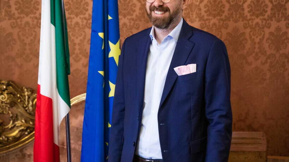 Immagine di Il sindaco di Bologna suggerisce al Pd di puntare su Draghi al Colle