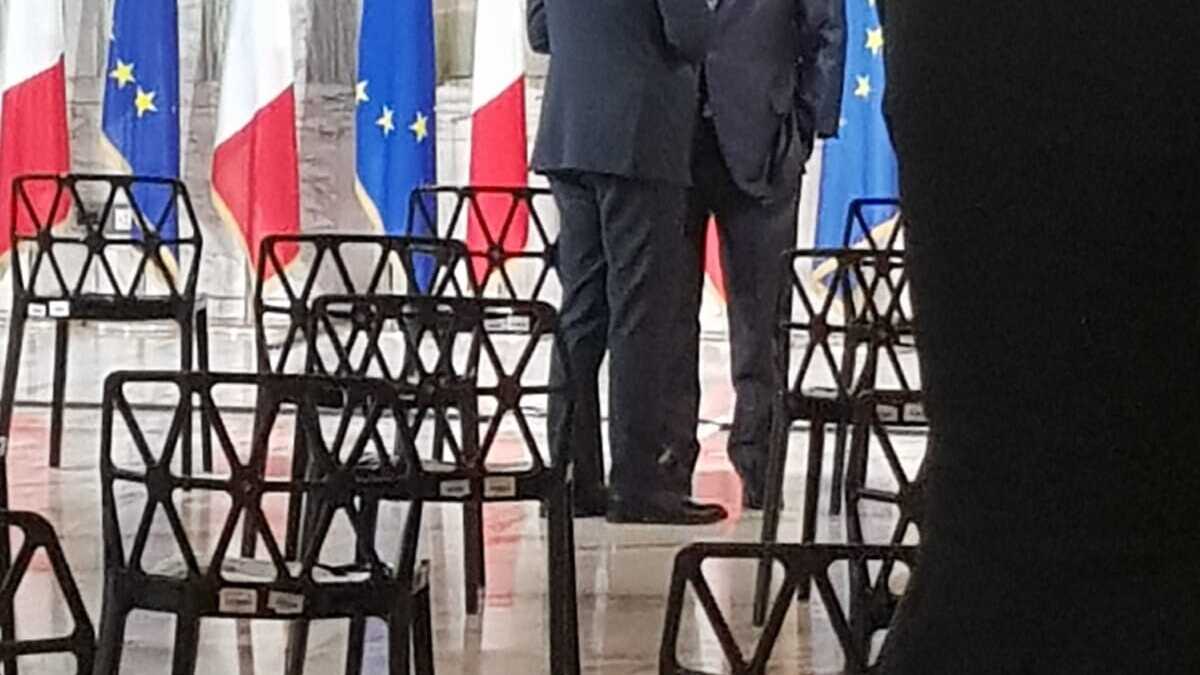 Immagine di "Scivoliamo verso Draghi". La consapevolezza di Conte stretto fra Letta e Di Maio