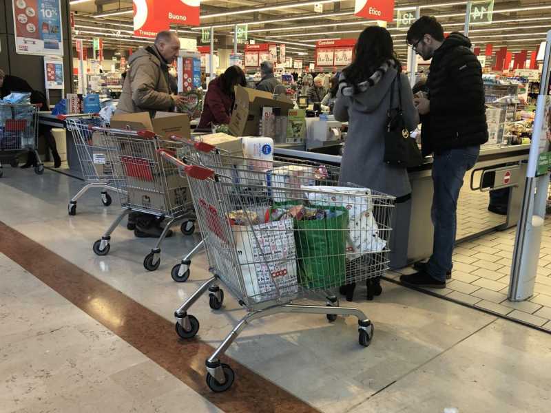 Ecco i negozi dove si può entrare senza green pass