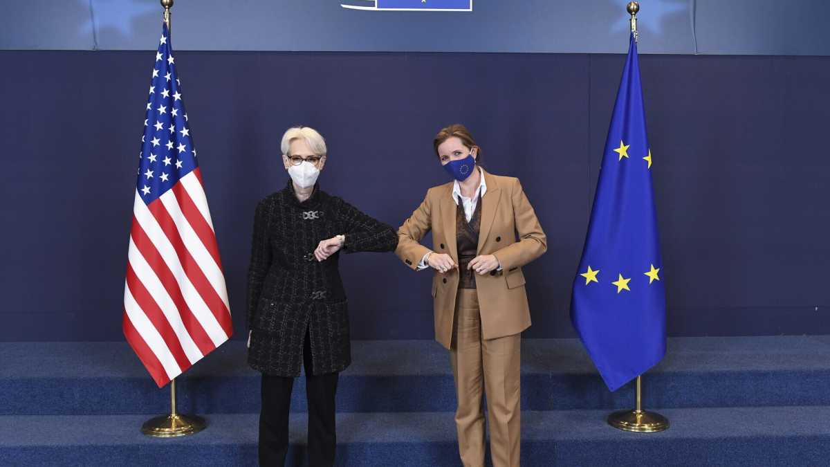 Immagine di I paragoni tra la Russia e il bullismo. Le mosse della Nato al confine ucraino