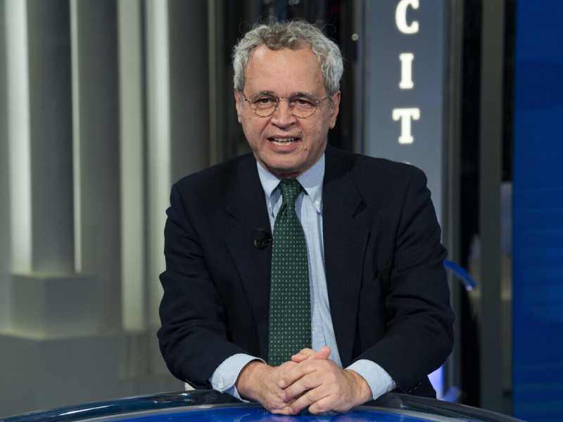 Il grande occhio mediatico collettivo che guarda la tragicommedia in corso