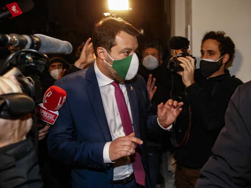Salvini rinuncia alla prova di forza, e ora ragiona su Casini