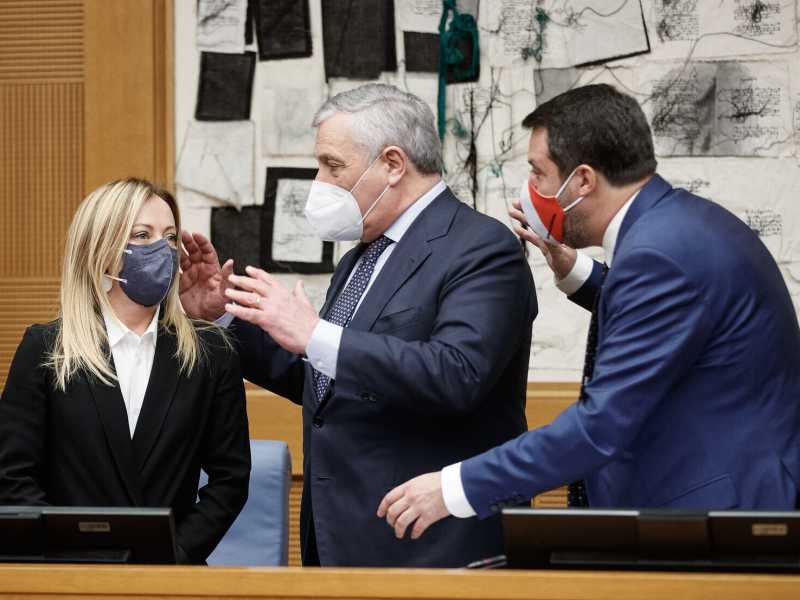 Tajani: "Vi racconto il mio romanzo Quirinale tra Draghi, Conte, Salvini, Letta"