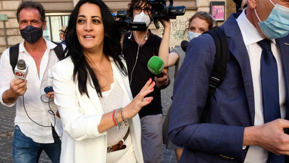 Immagine di Quirinale, risolto il giallo del cappotto della senatrice Leone: era dietro un divanetto