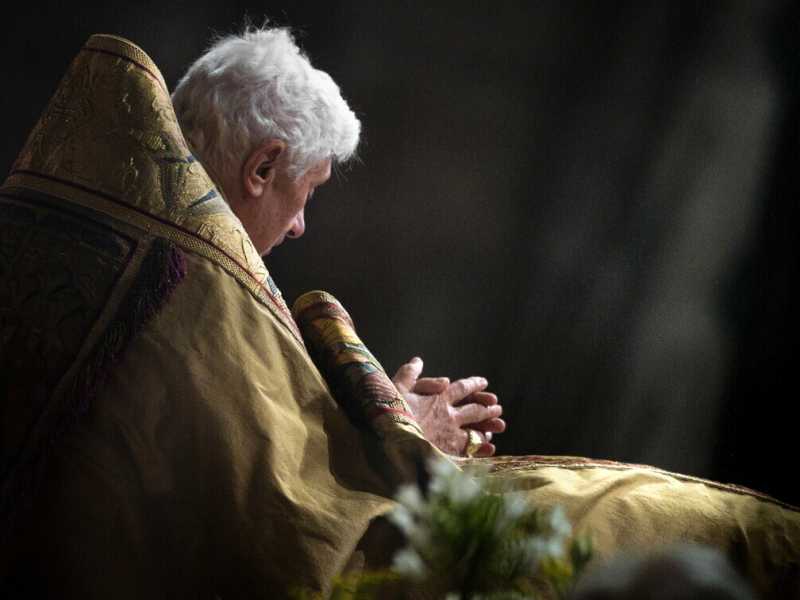 Vergogna, dolore, Vangelo. La risposta cristiana di Benedetto XVI al vile attacco